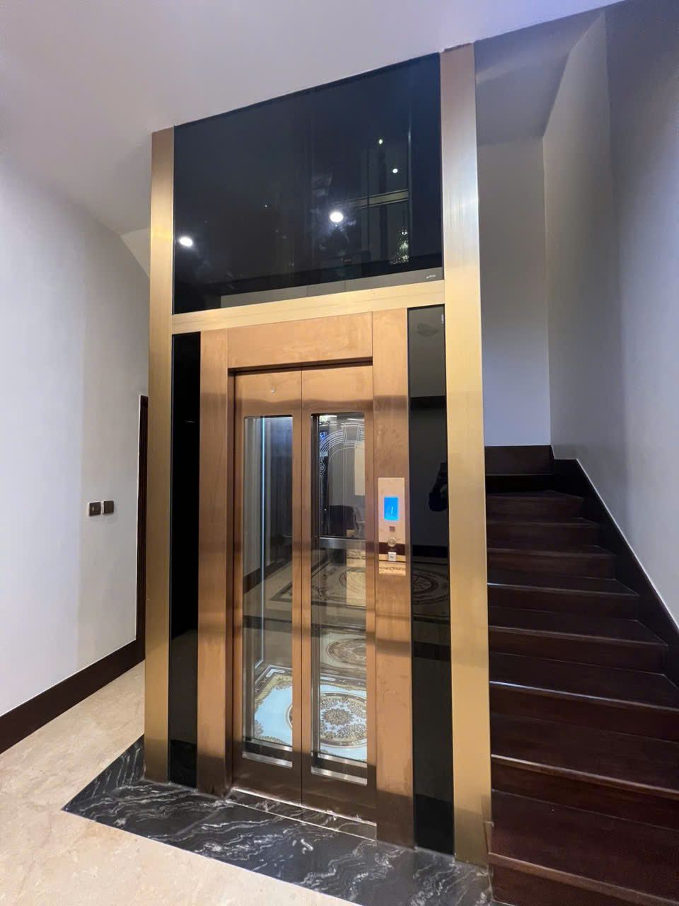 Thang máy cải tạo